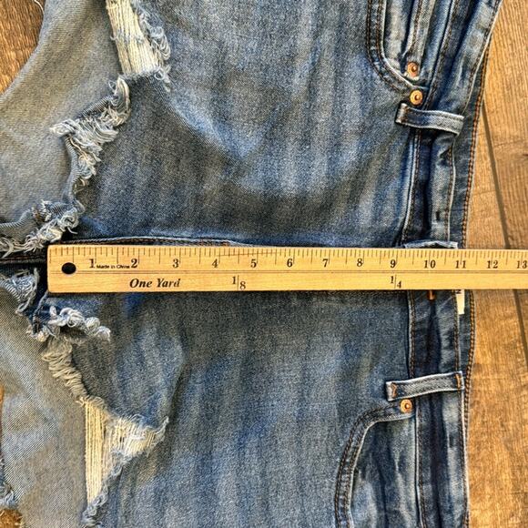 Denizen from Levi's Women's High Rise Jean Shorts Medium Wash Size 18 - Picture 5 of 9